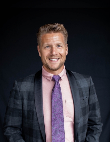 Mike Woods headshot