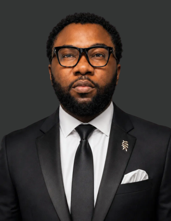 daniel opusunju headshot